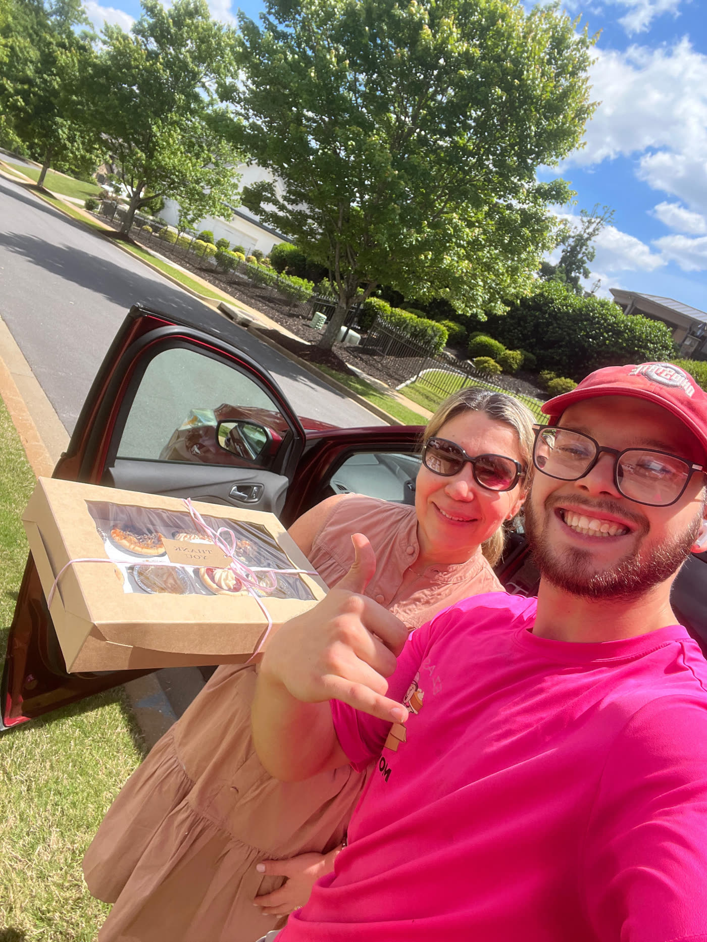 EZ As Pie mover and customer sharing a pie gift after a move